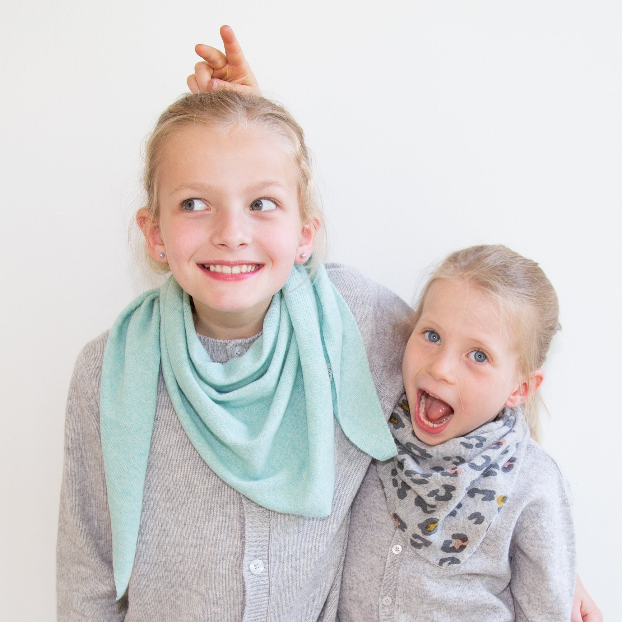 CLEO triangular scarf