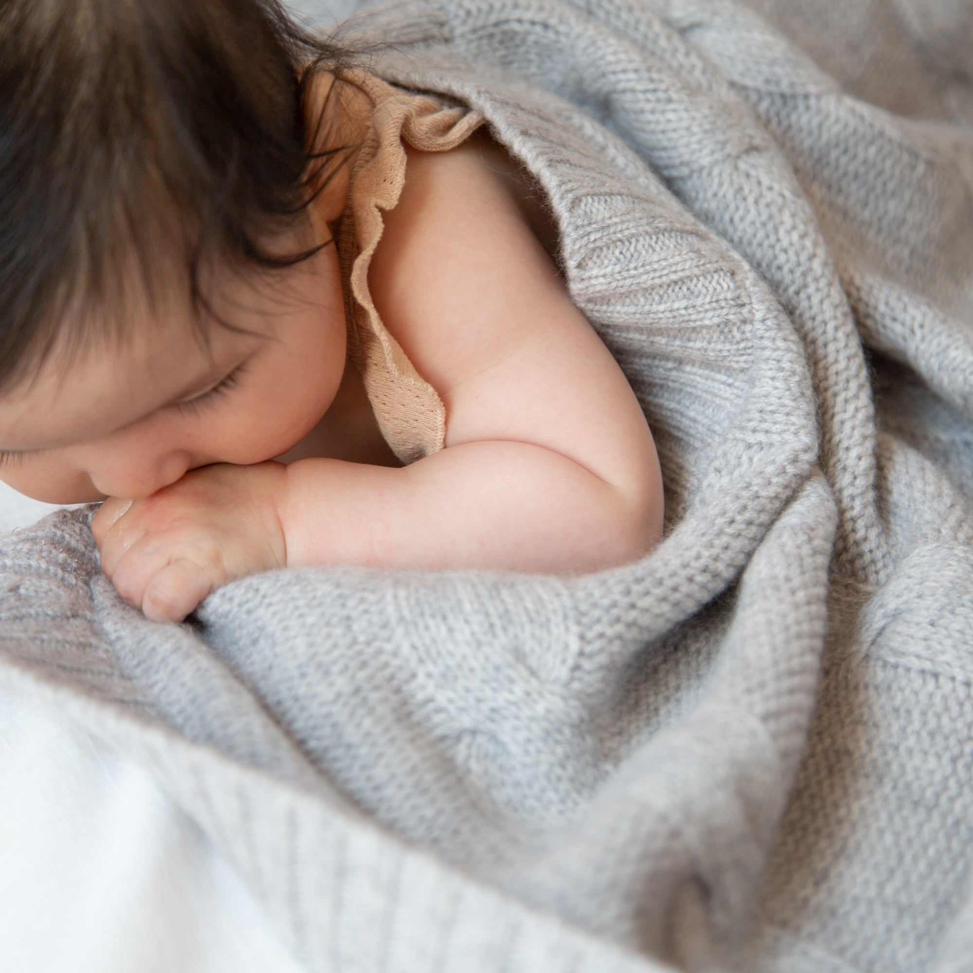 Kaschmir-Babydecke JULES mit Zopfmuster