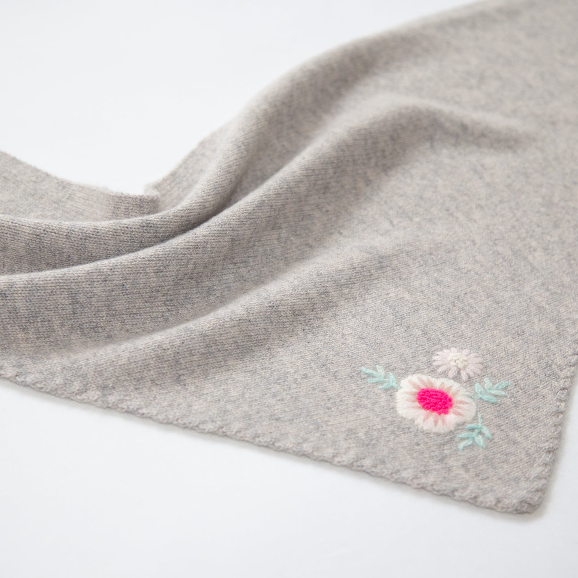 FLOWER triangular scarf