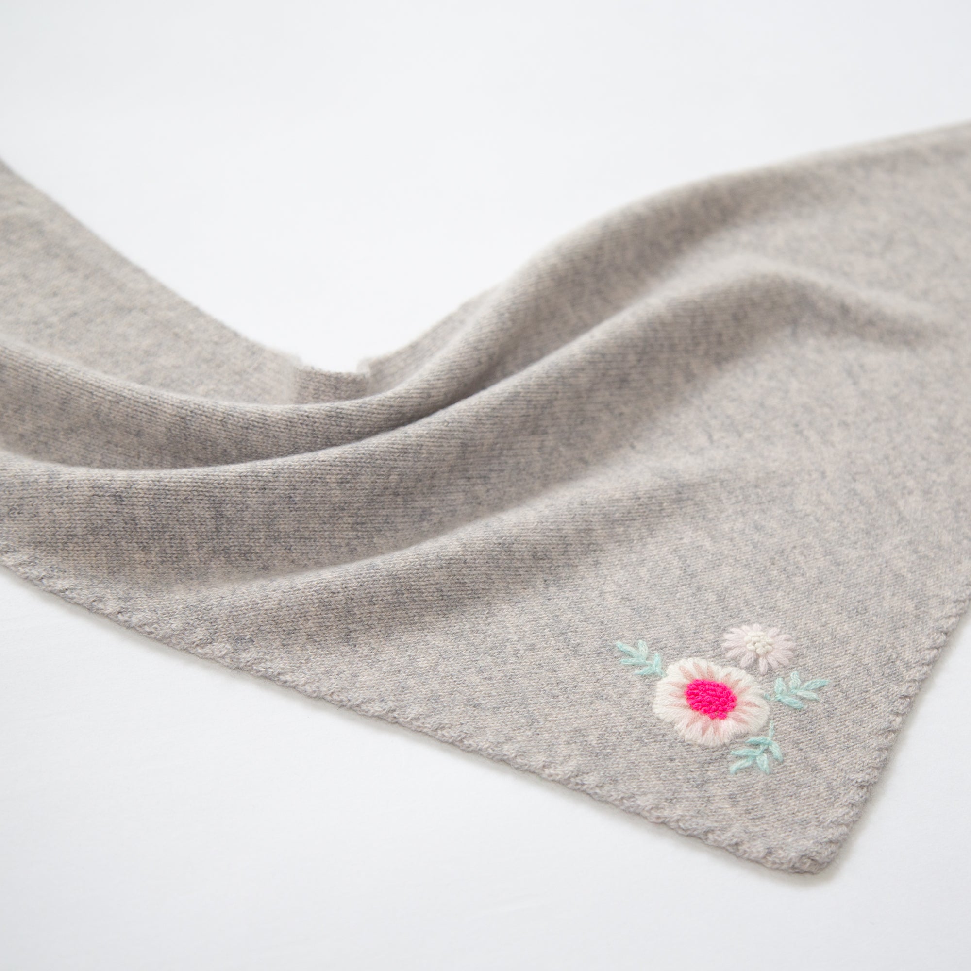 FLOWER triangular scarf