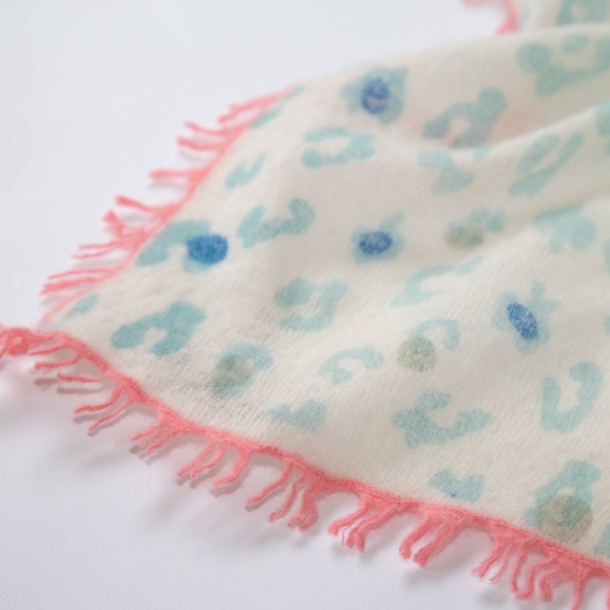 Schal CAMILLE mit Leoprint