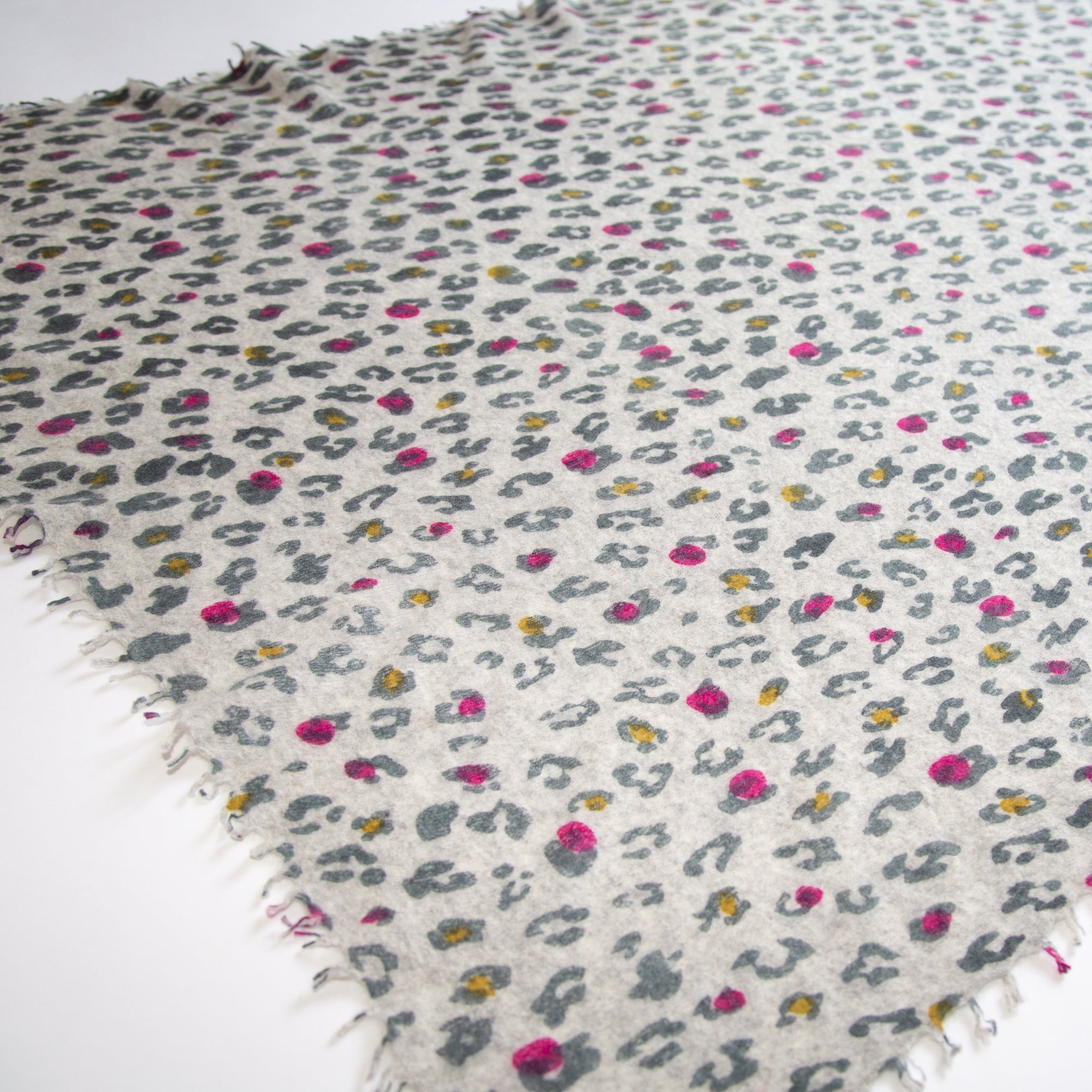 Schal CAMILLE mit Leoprint