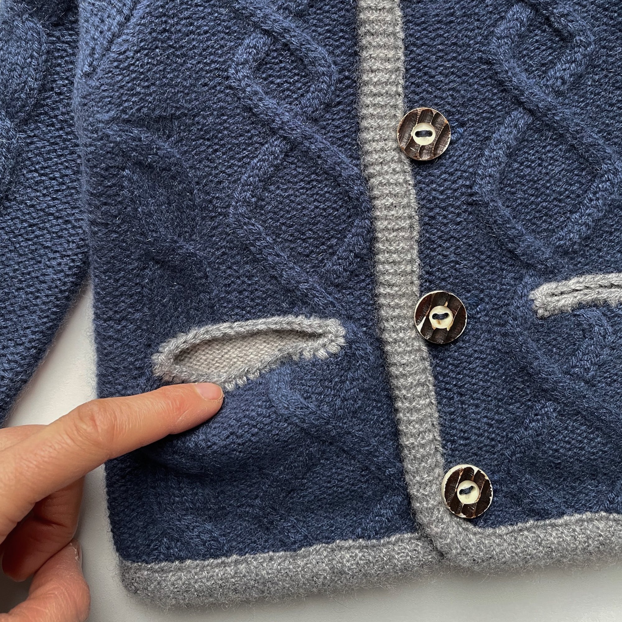 Trachten-Cardigan MAXI mit Aranmuster