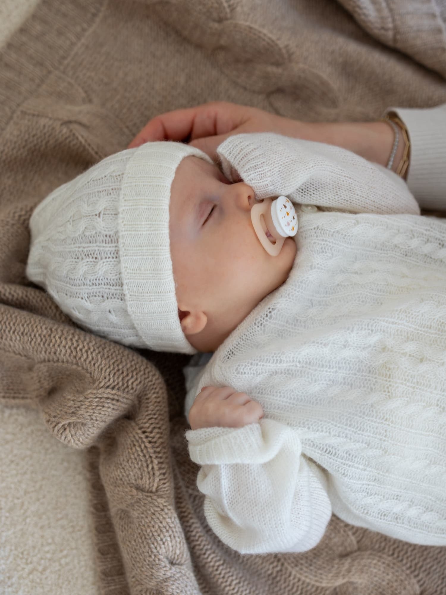 Baby schwitzt: Was ist normal und wann ist deinem Baby zu warm?  🍼☀️