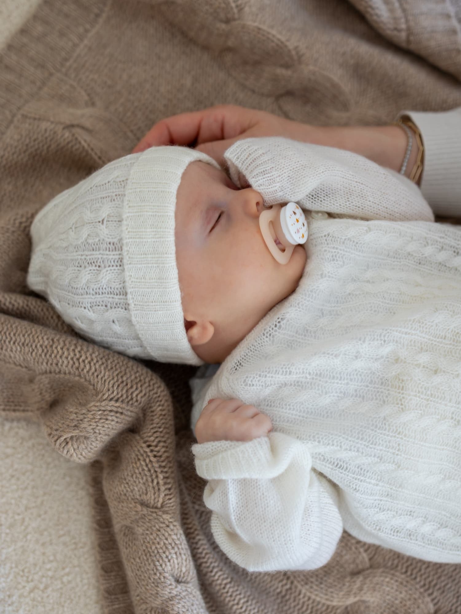 Baby schwitzt: Was ist normal und wann ist deinem Baby zu warm?  🍼☀️