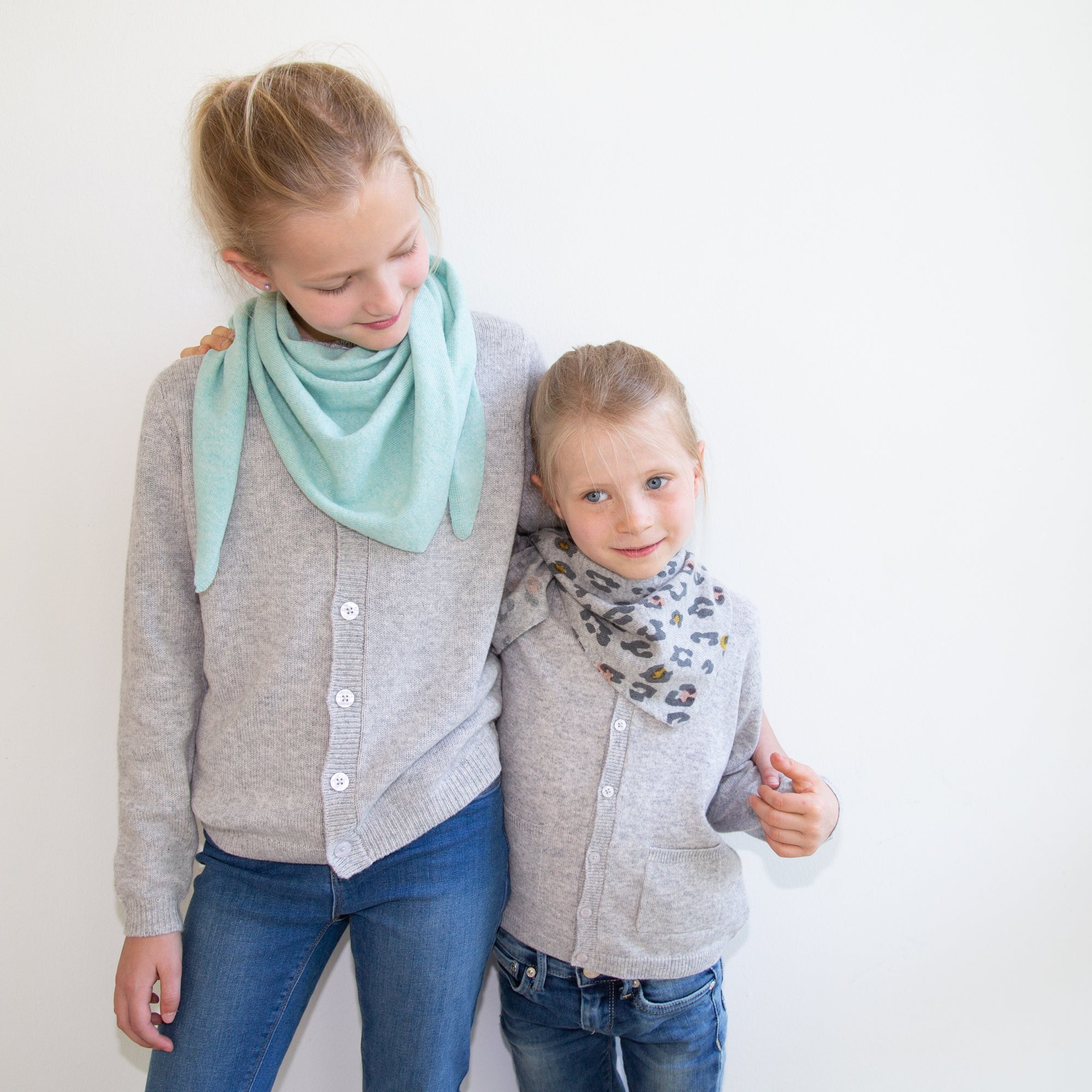 Triangular scarf KIM