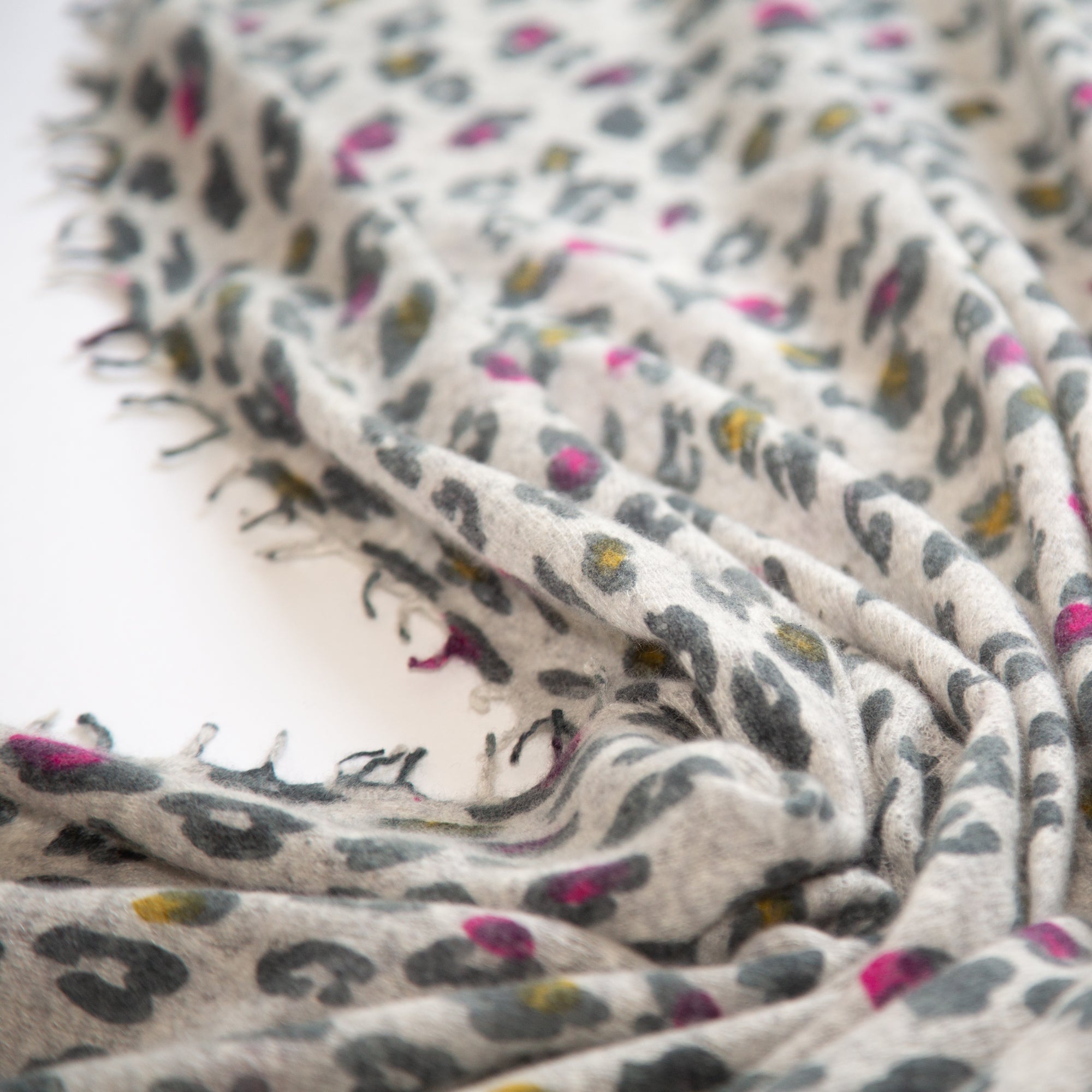 Schal CAMILLE mit Leoprint