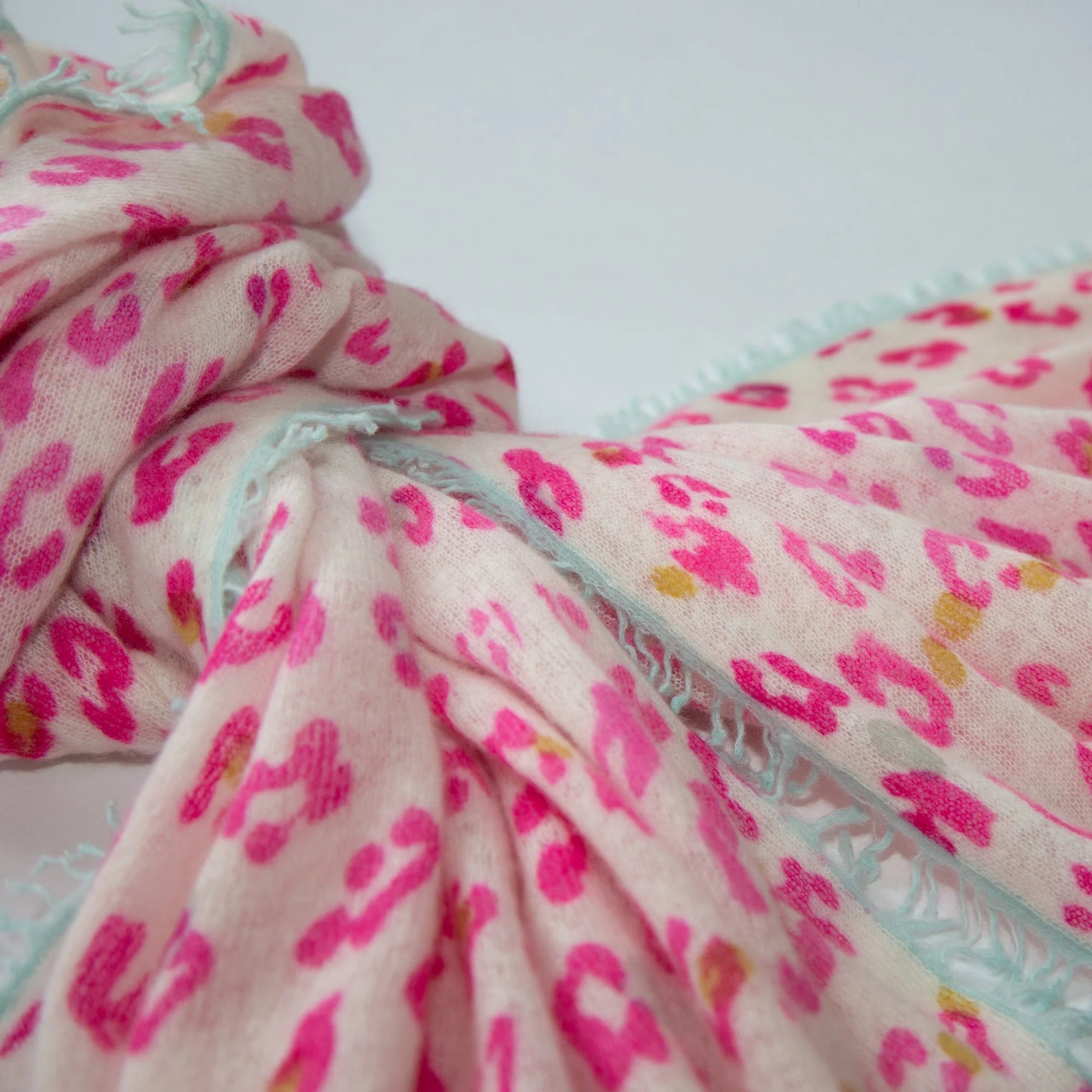 CAMILLE scarf with leopard print