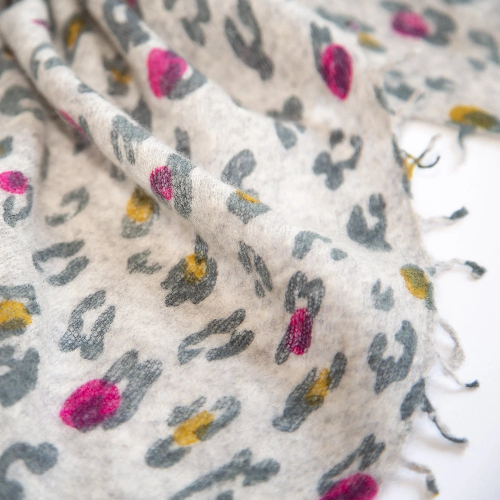 CAMILLE scarf with leopard print