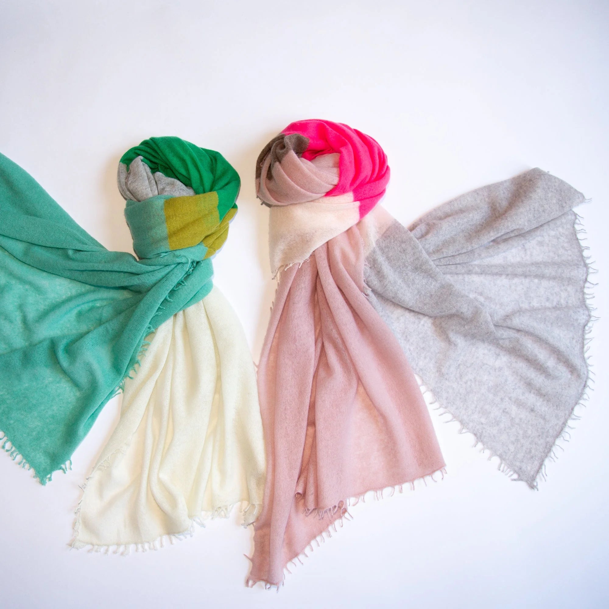 CAMILLE scarf with color block