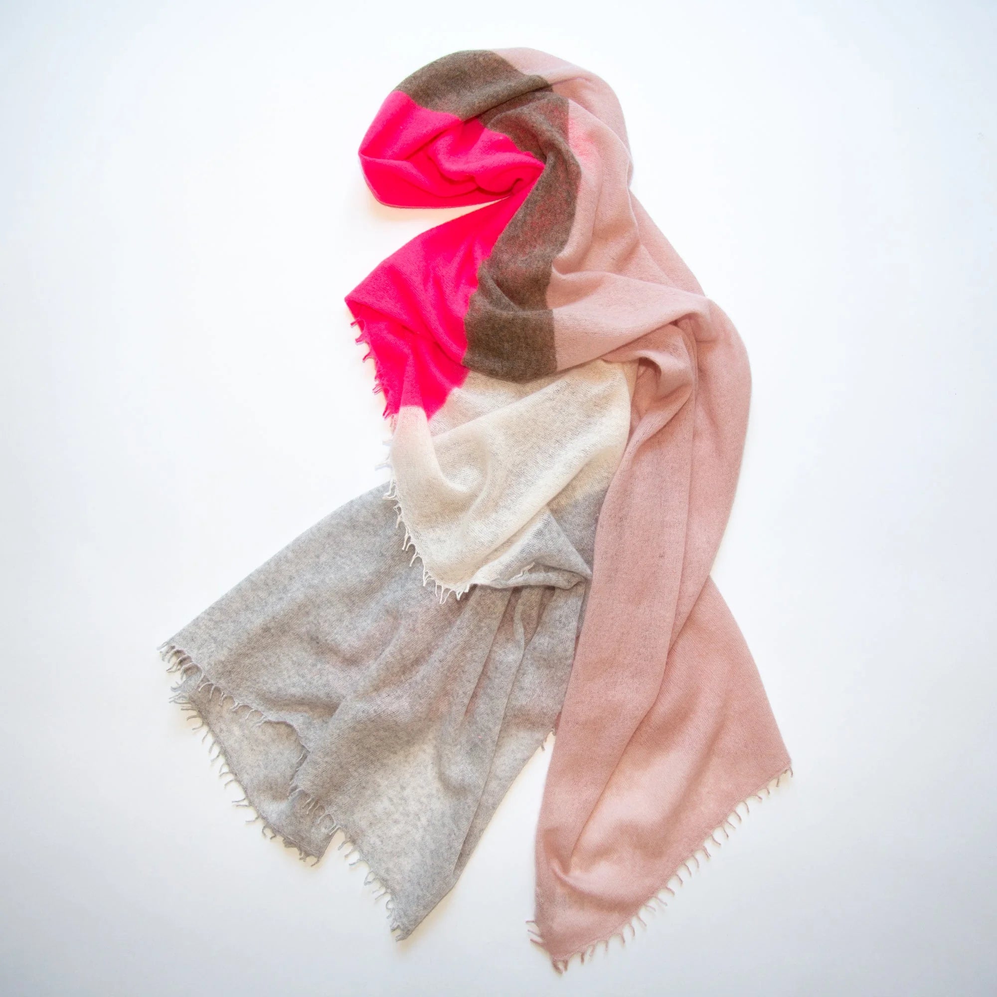 CAMILLE scarf with color block